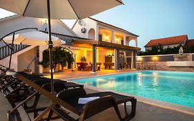 Holiday House San Mario - Pets Friendly Rural Home